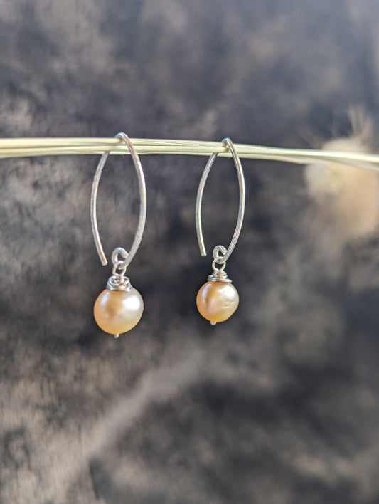 Drop pearl earrings