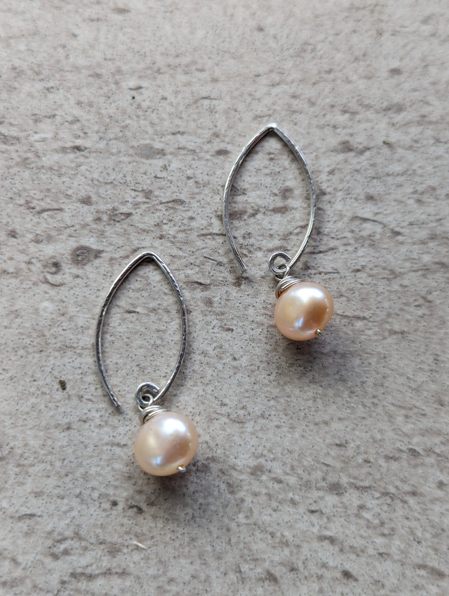 Drop pearl earrings