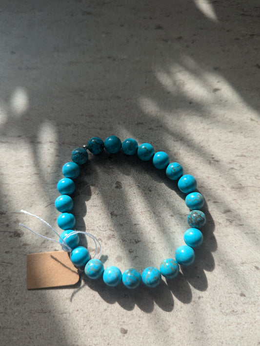 Dyed howlite turquoise stretch 8mm beads